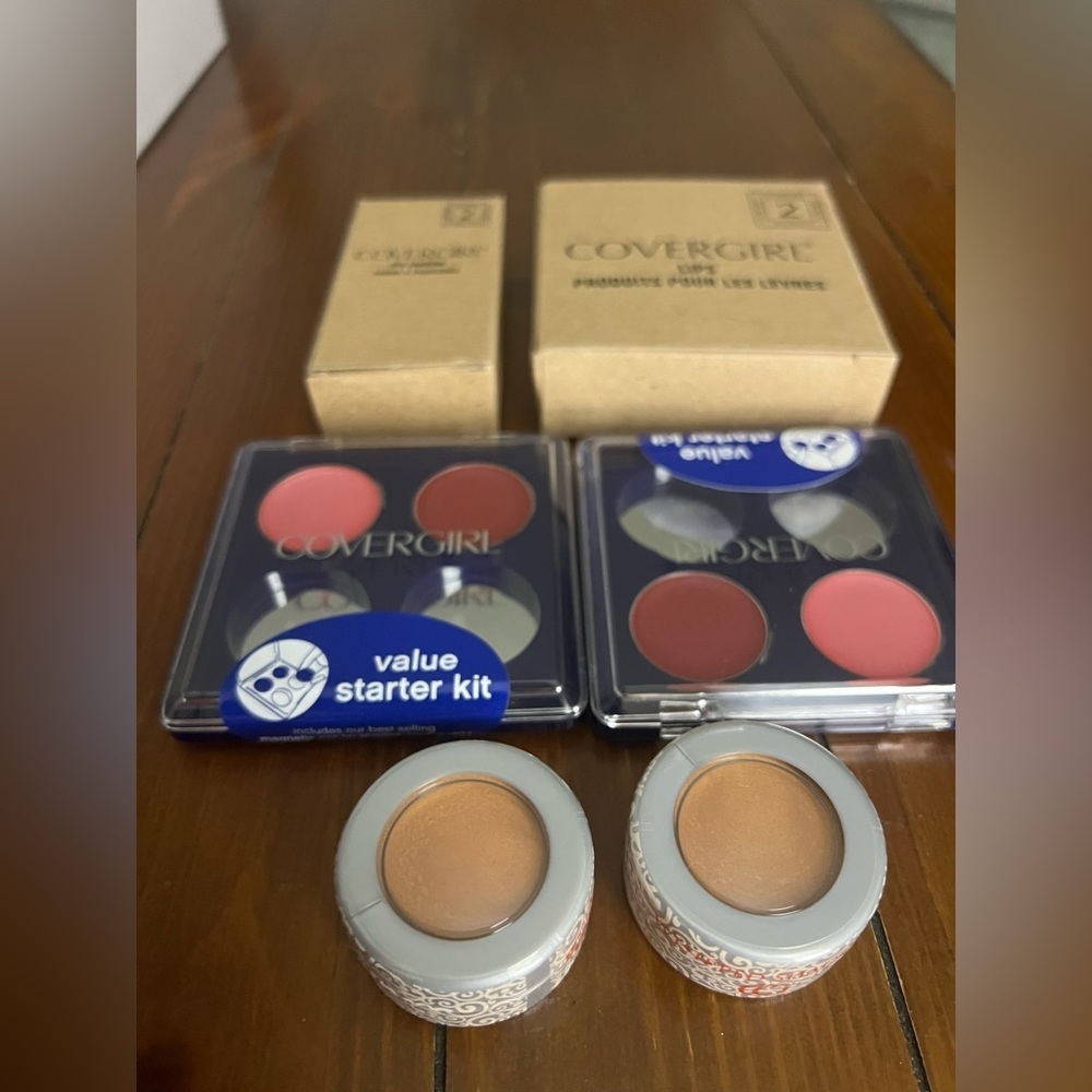 Covergirl Magnetic Color Lip & Whipped Shadow Starter Kit Combo - Picture 5 of 8
